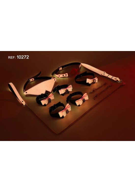 Kit BDSM 7 piezas blanco y negro con lazos decorativos y detalles rojos