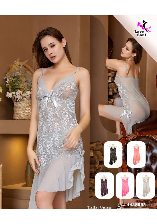 Camisón gris de encaje floral asimétrico con lazo satinado y tirantes finos