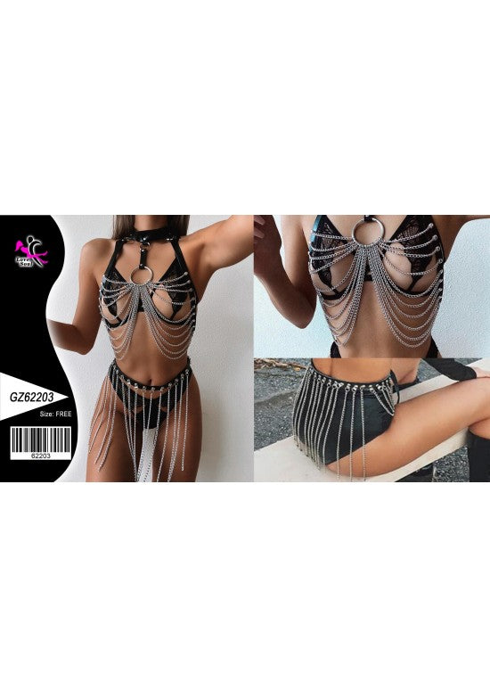 Harness de cuerpo completo negro con aro metálico y cadenas plateadas en cascada
