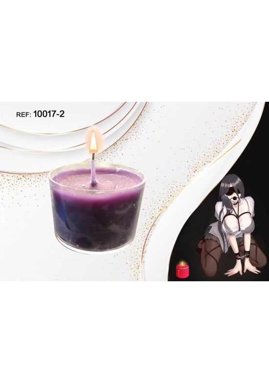 Vela erótica en vaso de cristal color morado encendida