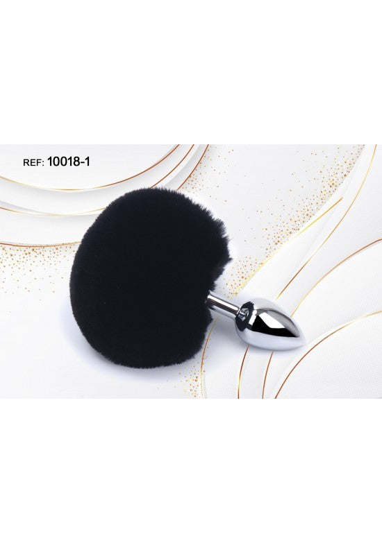 Plug metálico cromado con pompón esponjoso negro