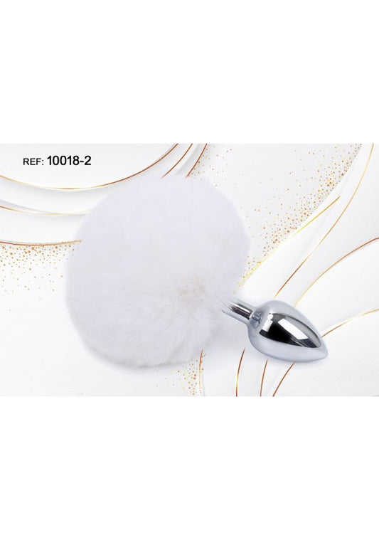 Plug metálico cromado con pompón esponjoso blanco