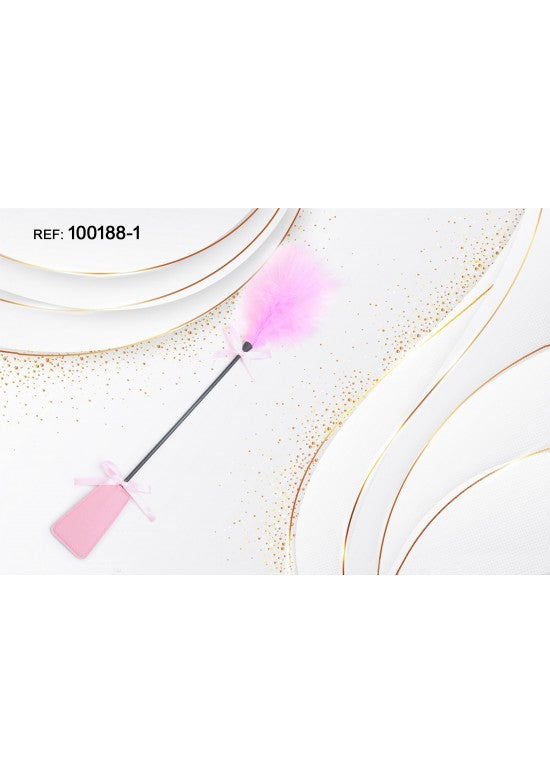 Paleta de juego íntimo rosa pálido con pluma lila esponjosa y lazo de raso rosa