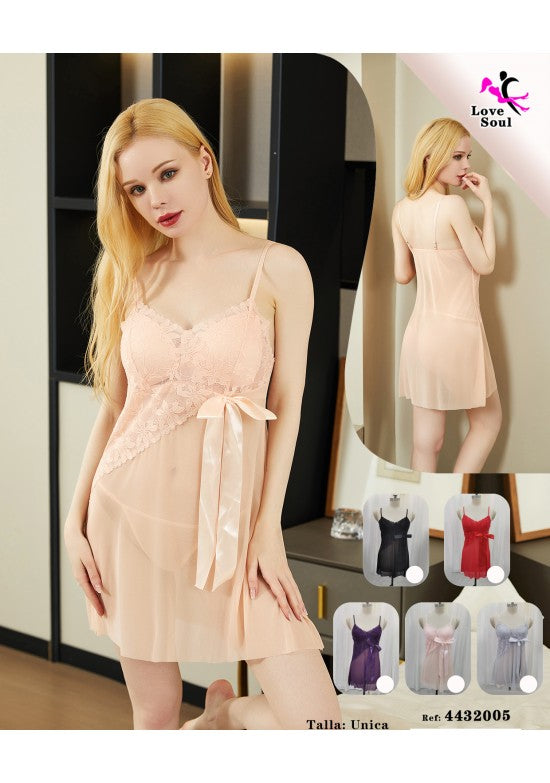 Camisón nude corto con encaje floral, lazo en cintura y tirantes finos