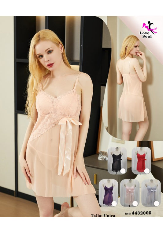 Camisón nude corto con encaje floral, lazo en cintura y tirantes finos