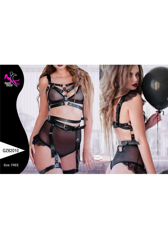 Conjunto de arnés negro en polipiel y falda de red con liguero, vistas frontal y lateral