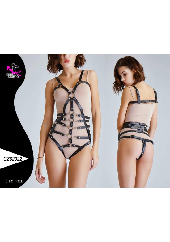Harness corporal negro de correas con cadenas plateadas, vista frontal y trasera