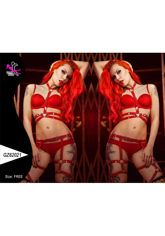 Conjunto harness femenino en charol rojo brillante con sujetador, braga, liguero y anillas doradas
