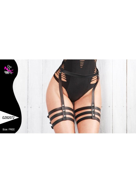 Liguero harness negro con doble banda en muslo y remaches metálicos