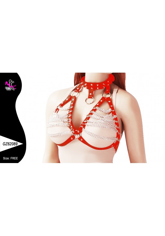 Arnés de busto rojo con cadenas metálicas y collar de cuero sintético