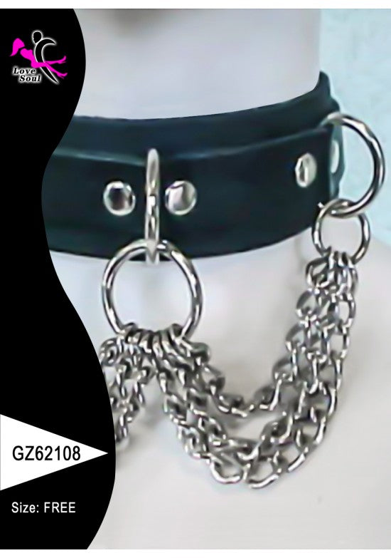 Collar choker ancho de polipiel negra con aros y cadenas plateadas colgantes