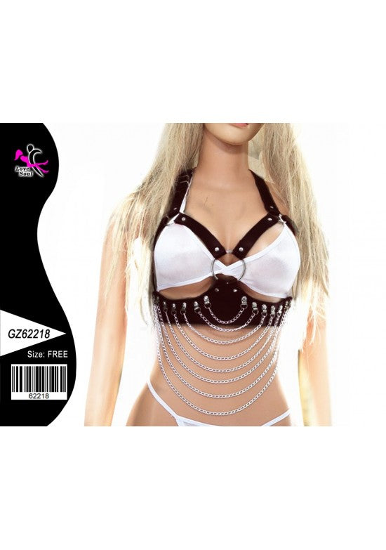 Harness corporal marrón con cadenas plateadas sobre modelo femenina