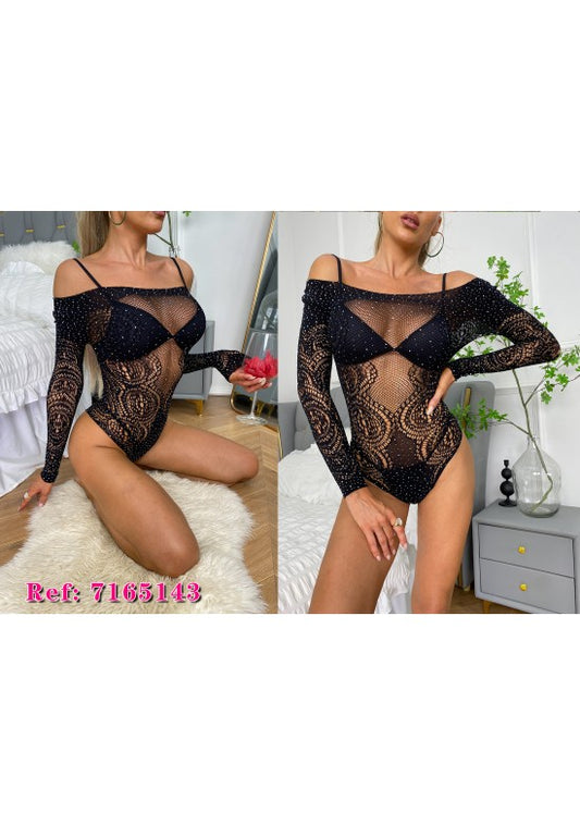 Body negro de encaje y red con strass y hombros descubiertos