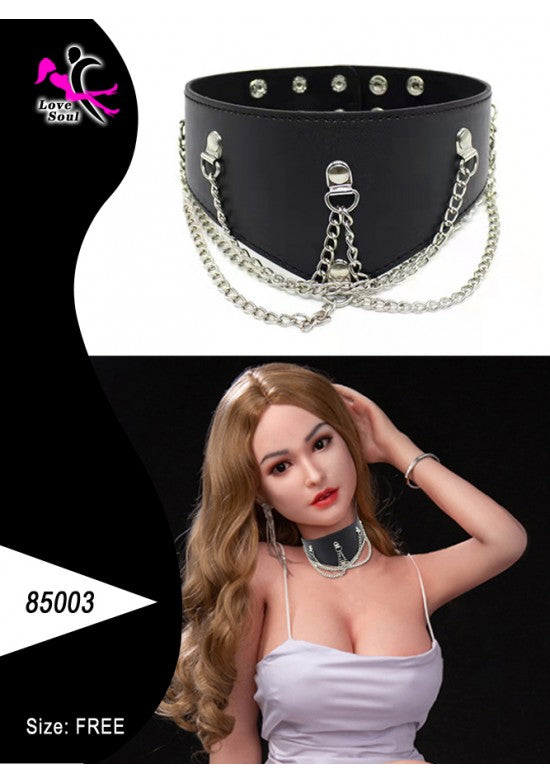 Collar fetish negro con cadenas metálicas plateadas y mosquetones