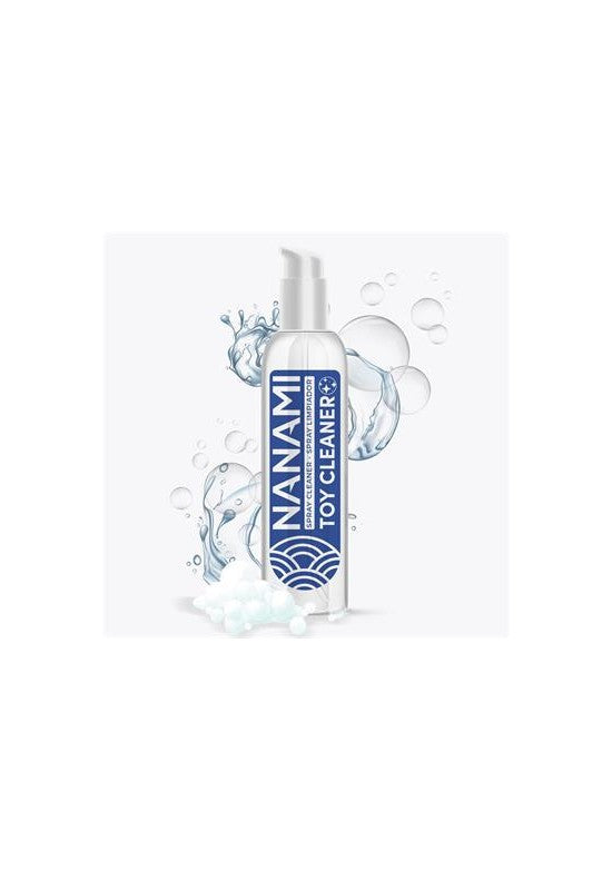 Botella dispensadora de spray Nanami Toy Cleaner sobre fondo de agua y burbujas